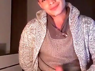 Hetero guapo se clava una paja